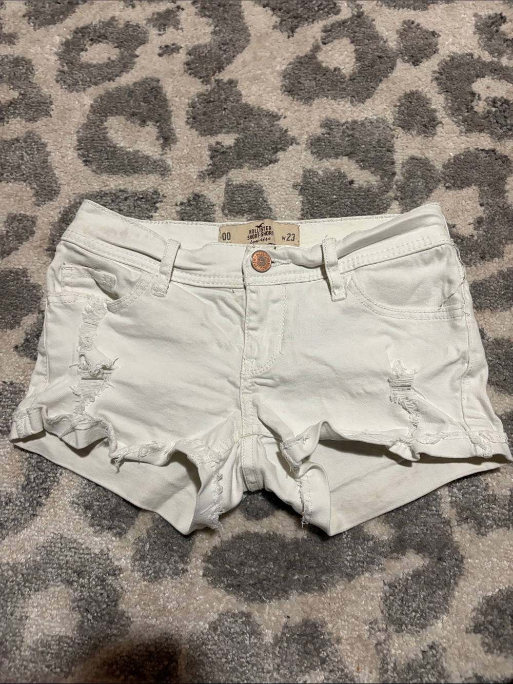 Vintage Hollister White Ripped Low-Rise Denim Shorts - Picture 2 of 3